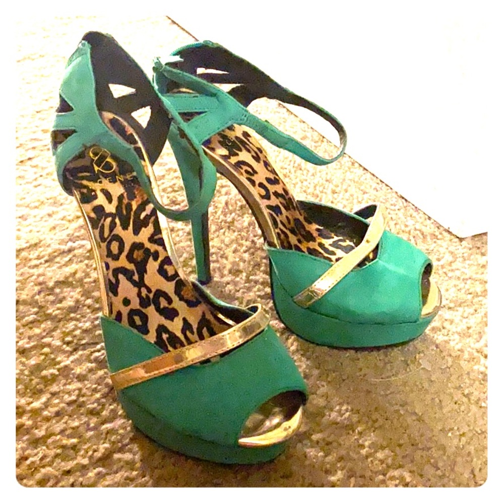 Size 6.5 Green and gold stilettos